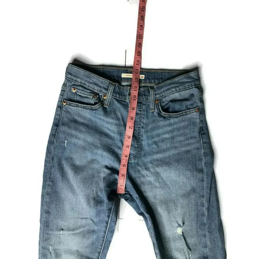 Levi's Womens Wedgie Skinny Jeans High Rise Light Wash Distressed Raw Hem Sz 29 - Picture 8 of 9